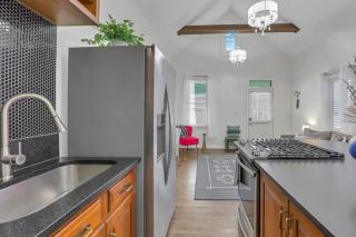 The Village Cottage - Columbus - 7