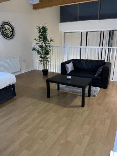 Luxury 2 Bed Apartment – Near Heathrow, Legoland, Windsor Slough - Slough - 1