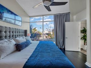 3 Bedrm Palace Suite - King FL bed & Free EV Charging - Orlando - 9