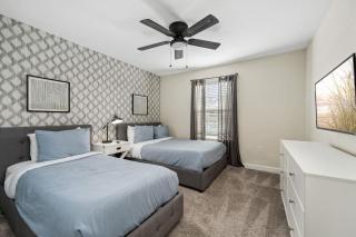 4BR Pool Home w Free Waterpark - 9 Min to Disney - Kissimmee - 2
