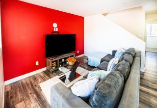 Large 2 levles 5 bedroom with 3 bathroom and 2 parking - Los Angeles - 0