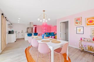 Bachelorette! Fire Pit+Heated Pool+3MI to Old Town - 8