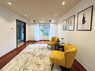 Elegant Spacious 4BR House in Upscale Neighborhood - Richmond Hill - 2