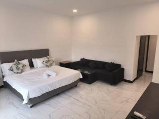 Puri Sharai Villa Ungasan by Nusantara Hospitality - Ungasan - 3