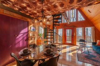 Honeycomb Hideaway by AvantStay Rustic Retreat - Fairview - 8