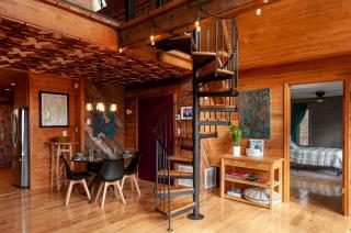 Honeycomb Hideaway by AvantStay Rustic Retreat - Fairview - 4