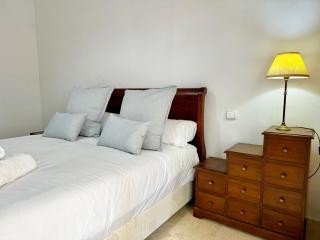 Stunning Apartment With Sea Views - EaW Homes - 1