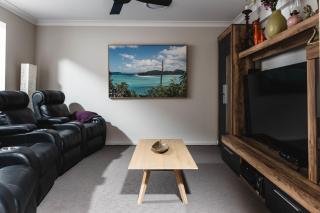 Entertainer's Paradise! Child & pet friendly Pool spa, movie room - close to Australia Zoo - Beerwah - 7