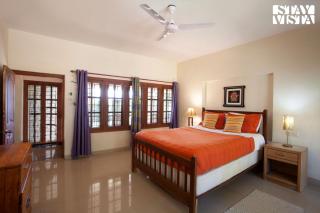 StayVista at Mikkie House 3BHK Villa Combination of Bricks & Stone - Breakfast Included - Aivarkhandpur - 3
