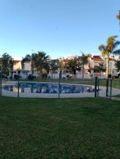 Chalet adosado con piscina - 2