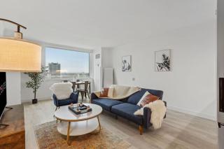 Sleep 6 Bold 1BR 2BA Beachfront by CozySuites - Atlantic City - 0
