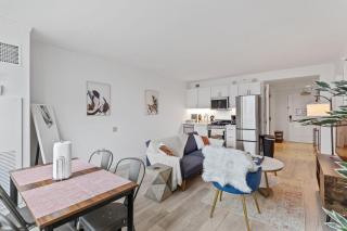 Sleep 6 Bold 1BR 2BA Beachfront by CozySuites - Atlantic City - 5