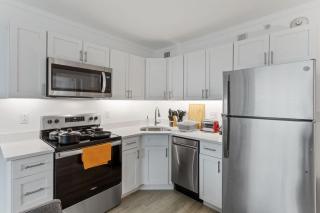 TWO Separate Spacious CozySuites on the Boardwalk - Atlantic City - 4