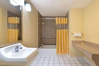 Days Inn by Wyndham Near Seaworld San Antonio - San Antonio - 5