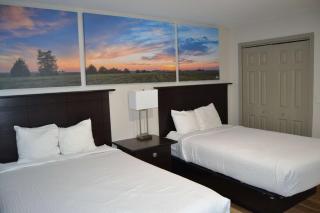 Days Inn and Suites by Wyndham Sikeston - 2
