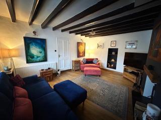 Virginia House A Contemporary Cosy Period Cottage - 9