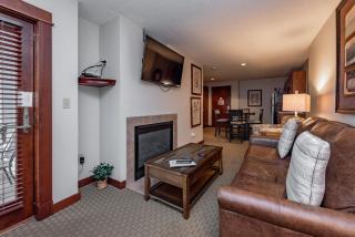 A215 One Bedroom Lake View - Oakland - 8