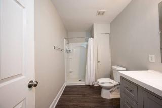 Comfy 3 BDRM House+Backyard+Wi-Fi-Spacious - 9