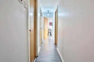 City View Apartment - Free Parking - Sleeps 6 - Near City Centre - by NMB Property - Manchester - 1
