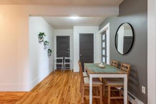 Large & Sunny Beautiful Home #103 - 4