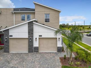 Beautiful 2BR with Waterpark & Private Game Room - Kissimmee - 7