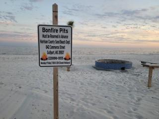 HIDDEN GEM on Coast w/Stunning Views, 4Bed/3Baths - 6