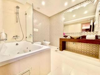 Royal Studio Apartment With a Perfect View - YamaLuxe - Bucharest - 1