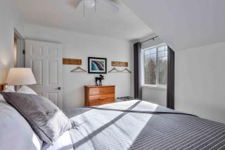 Big Mountain Views - Bright 2-story Corner Unit - Canmore - 3