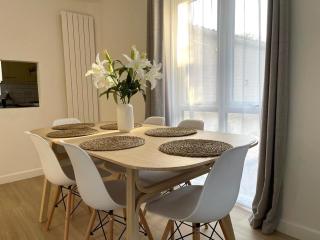 Contemporary-styled 3-Bed House - Buckinghamshire - 8