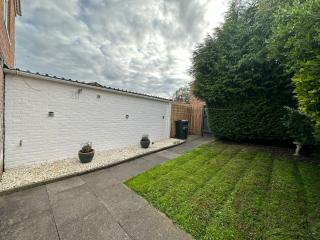 Contemporary-styled 3-Bed House - Buckinghamshire - 9
