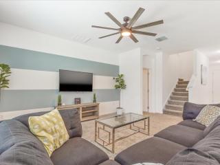 6BR w Heated Pool + 9MI to Disney + Sleeps 14 - Kissimmee - 3