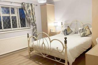3 bed detached house near city centre Peterborough - Blossom House - 1