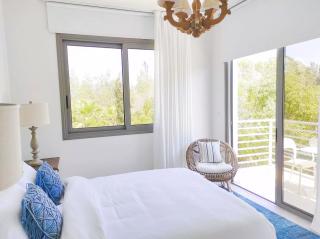 Luxury Beachfront Villa with Private Pool, Yoga & Sea Adventures - Larnaca - 7