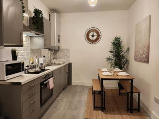 SuperValue Suite 6 - Fast WiFi, Hotel Linen, Keyless Entry, City only 10 Mins - BY PROPERTY PROMISE - Cardiff - 5
