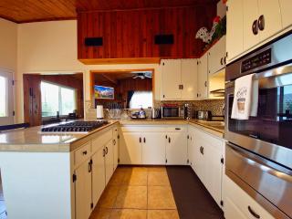 Rustic Yosemite Cottage-King Suite-Mountain Views - 2