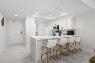 Enjoy the Best Ocean Views in a Beach Front Condo - 8