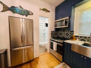 Newly remodeled bungalow near downtown Brenham - 7