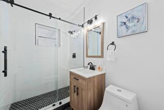 Comfy BNB #2 King Bed + Work/Travel + Beach 8 Min - Hallandale Beach - 8