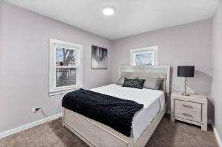 A Home Away from Home! - Chicago - 1