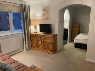 Beautiful Peaceful Studio Flat - Waltham Abbey - 8