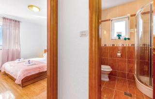 Lovely Apartment In Crikvenica - Crikvenica (Cirquenizza) - 7