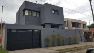 Casa Illia, hermosa casa de diseño en barrio Los Perales - San Salvador de Jujuy - 8