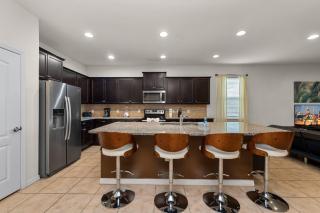 House w private pool & water park access - 4