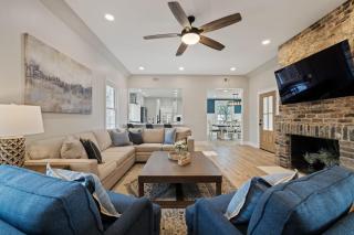Tranquil Mountain Escape Luxurious 5-Bedroom Farmhouse with Pool - Maryville - 5