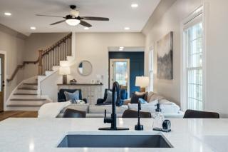Tranquil Mountain Escape Luxurious 5-Bedroom Farmhouse with Pool - Maryville - 1