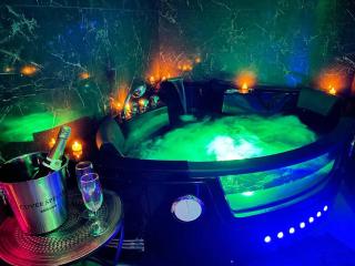 Love Room Le Baroque / Jacuzzi / Sauna - Château-Landon - 3