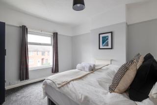Contract workers, Professionals, Families, Parking - Crewe - 2