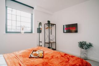 Canal-view Stunning City Living, Fast WiFi, Contractors, Family - 1