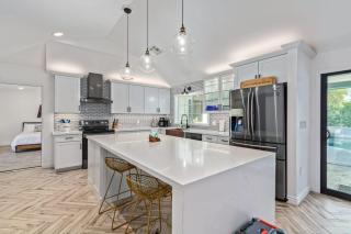 Tequila Time Retreat - 5BR Near Golf with Pool & Spa - Phoenix - 8