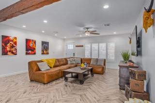 Tequila Time Retreat - 5BR Near Golf with Pool & Spa - Phoenix - 3